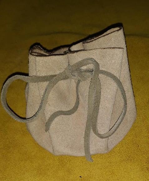 Saquinho / Toalha Couro Liso 28cm Mod. 01