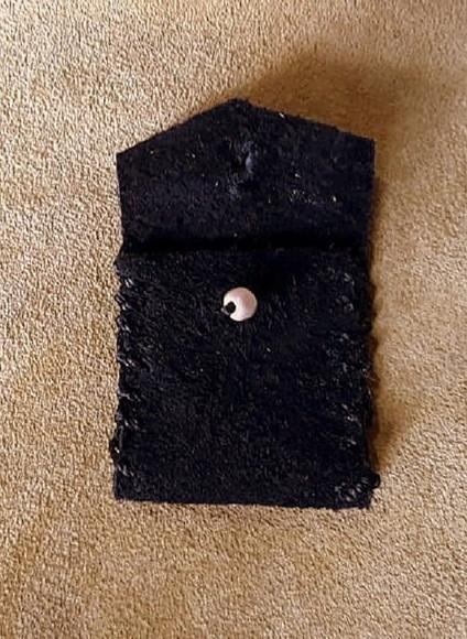 Saquinho Patuá em Couro Preto 3,5 cm x 4cm
