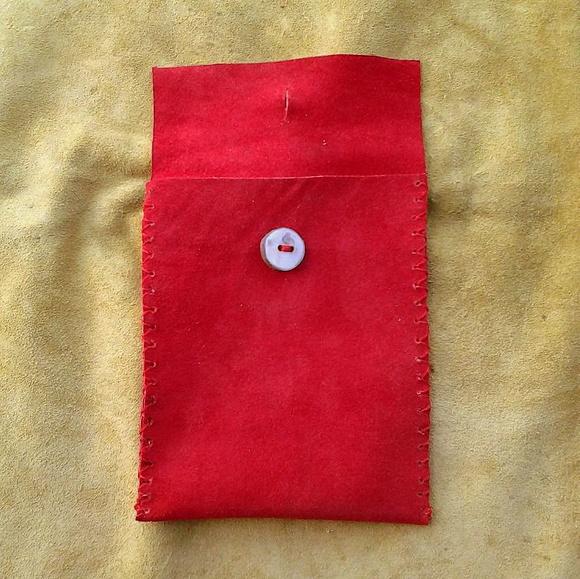 SAQUINHO EM COURO VERMELHO MOD. 06 18x15