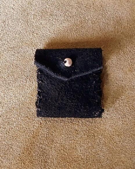 Saquinho Patuá em Couro Preto 3,5 cm x 4cm