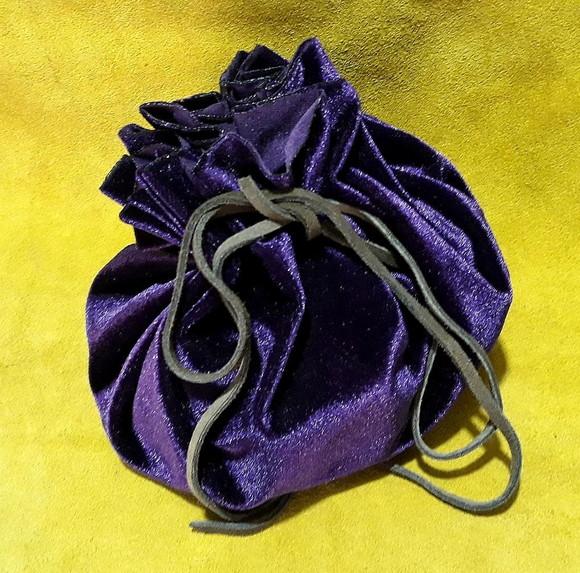 Saquinho Veludo Roxo Liso 45cm