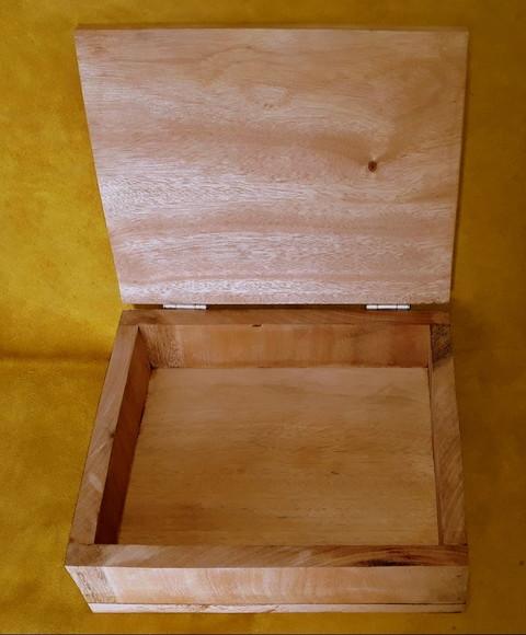 SPELLBOX / CAIXA DE MADEIRA ENTALHADA RUNA 28X10X30