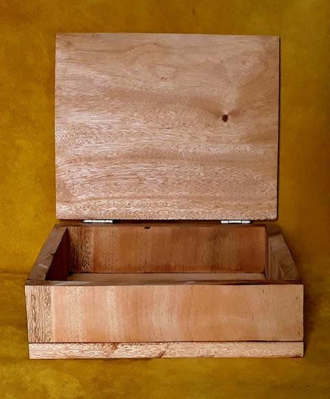SPELLBOX / CAIXA DE MADEIRA ENTALHADA RUNA 28X10X30