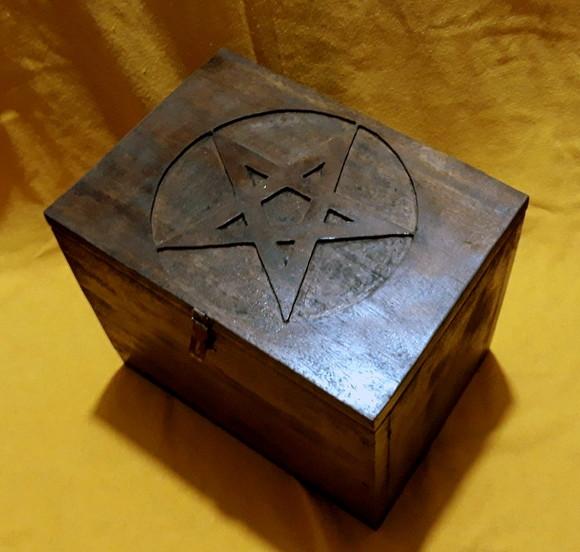 Spellbox / Caixa de Madeira Pentagrama Entalhado 30x30x40