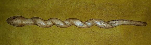 Varinha de Figueira Branca Entalhada Cobra 40cm