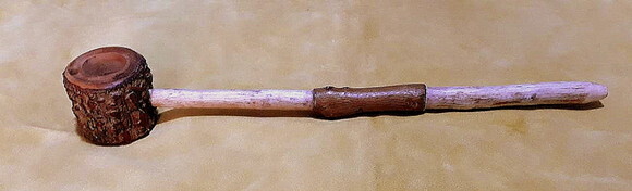 CACHIMO DE ANGICO RUSTICO COM PITEIRA LONGA 40CM