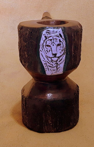 Cachimbo de Jurema Preta com Tigre Entalhado e Pintado 17x10