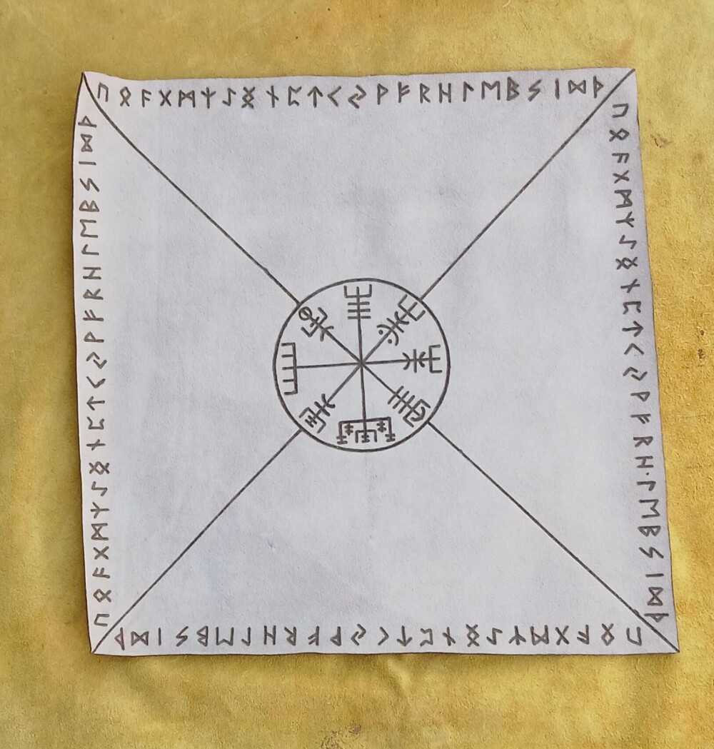 Mandala Runica em Couro para Leitura 40cm x 40cm