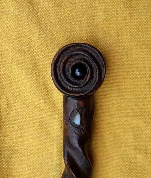 Bengala de Madeira Entalhe em Espiral com Obsidiana - 90cm