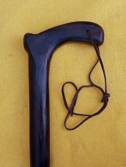 Bengala Tradicional com Cordão de Couro 90cm