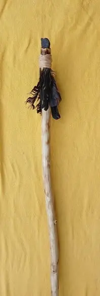 Cajado de Cedro Penas Urubu e Turmalina Bruta - 180cm