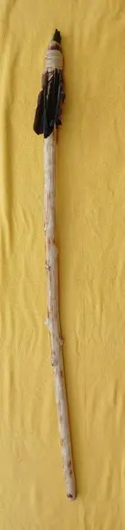 Cajado de Cedro Penas Urubu e Turmalina Bruta - 180cm