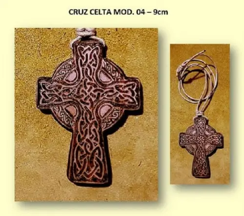 Colar de Madeira - Cruz Celta Mod. 04 - 9x7x1