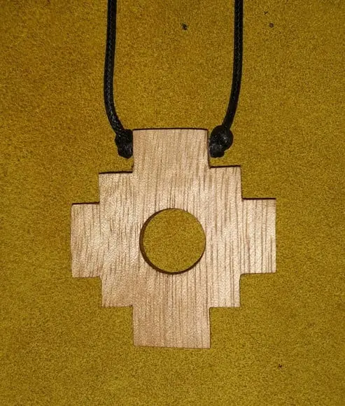 COLAR DE MADEIRA CRUZ CHAKANA 4X4X1