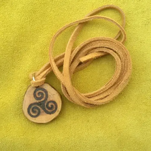 COLAR PERSONALIZADO TRISKLE