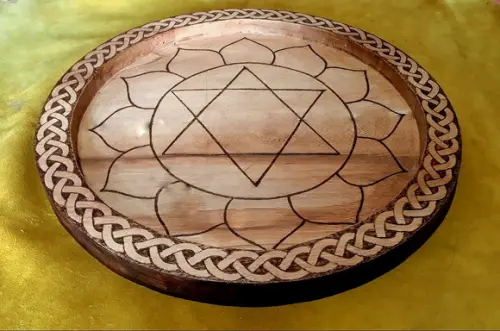 CRISTAL GRID EM CEDRO VERMELHO COM BORDA 45CM