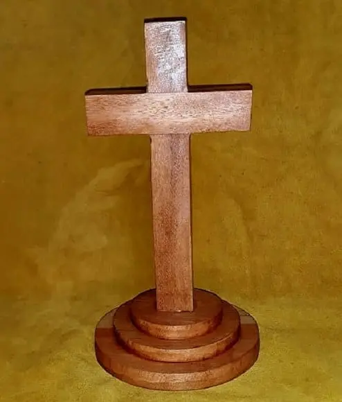 CRUZ EM MADEIRA MOD 01 - CRUZ 20x12x4 + BASE 6X16