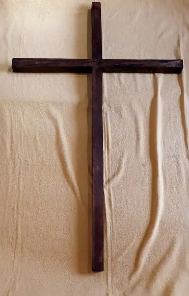 CRUZ EM MADEIRA ESCURA - 1,50 x 0,90cm X 4CM