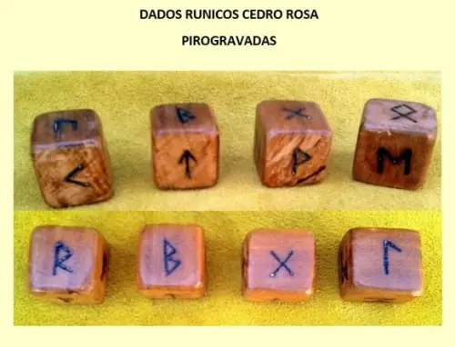 DADOS RÚNICOS - 4 PEÇAS