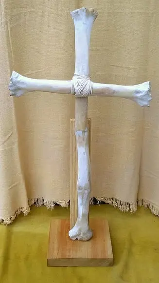 Disponivel Cruz de Osso de Boi 1m x 60cm x 6cm