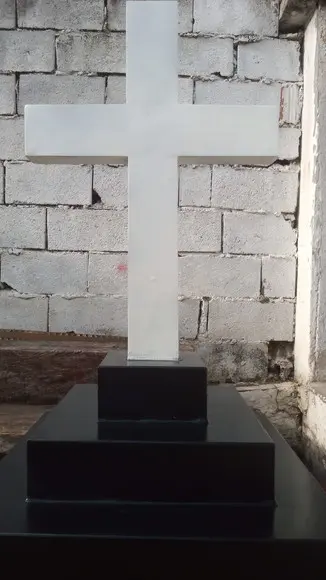 Cruzeiro em Madeira / Aço 100cm x 60cm x 60cm
