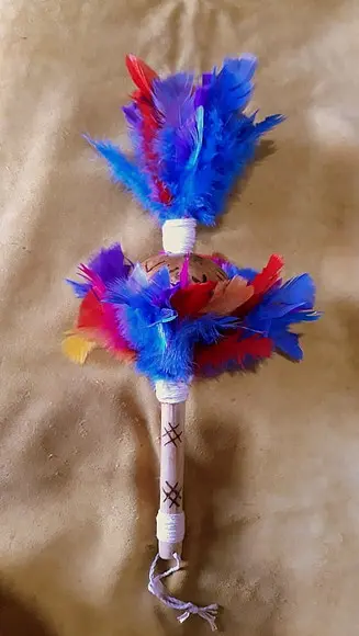 MARACA MOD.10 PENAS COLORIDAS