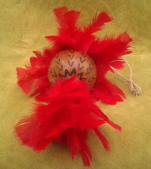 MARACA MOD.10 PENAS VERMELHAS