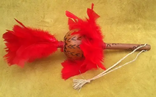 MARACA MOD.10 PENAS VERMELHAS