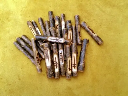 Ogham de Carvalho Palito 25 Peças