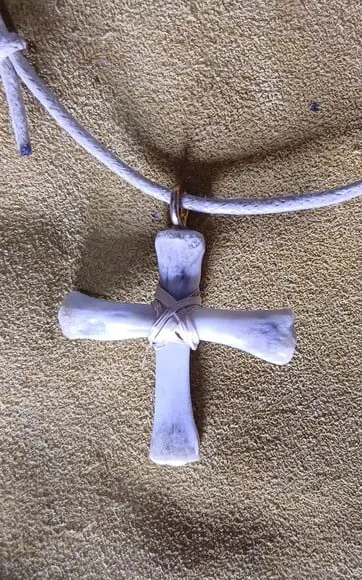 Pingente Colar Cruz Osso de Boi 4cm