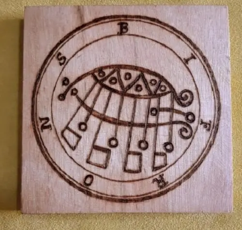 PLACA SIGILO DE BIFRONS 28CM (REDONDA OU QUADRADA)
