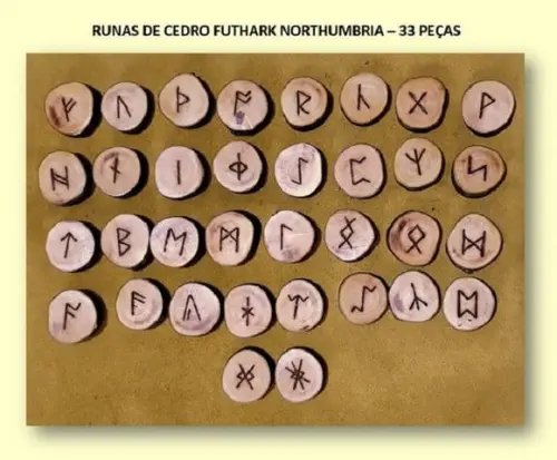 Runas de Cedro Futhark Northumbria 33 Peças