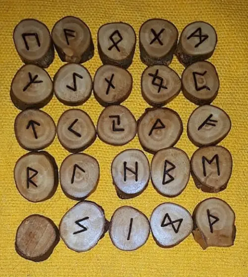 Runas de Pau Pêra 25 Peças