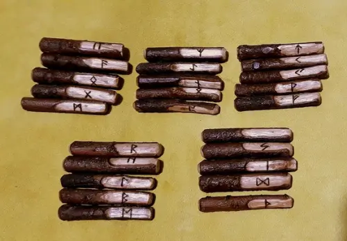 Runas Macieira Palito 25 Peças