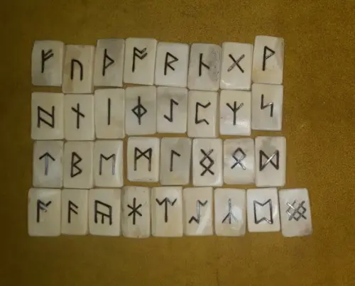 Runas Osso de Boi Futhark Northumbria 33 Peças