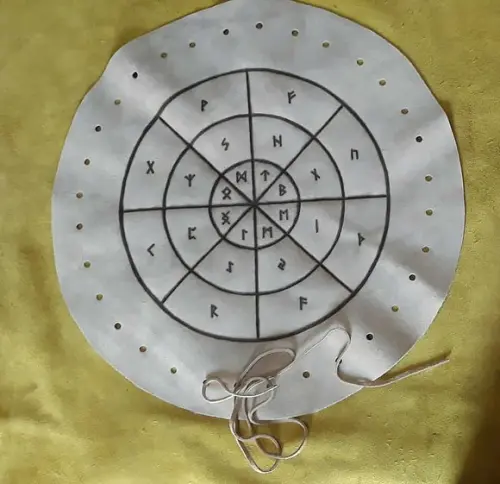 Runas Osso de Boi Pirogravadas com Saquinho em Couro 45cm