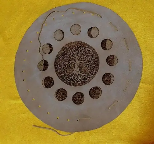 Saquinho / Toalha Couro Árvore da Vida Lunação 45cm Mod. 01