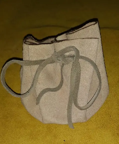Saquinho / Toalha Couro Liso 28cm Mod. 01