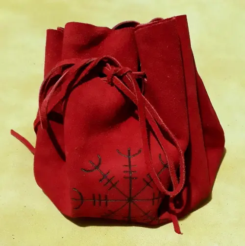Saquinho / Toalha Couro Talismã Helm Of Awe 45cm Modelo 01