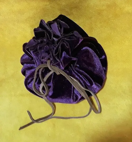 Saquinho Veludo Roxo Liso 45cm