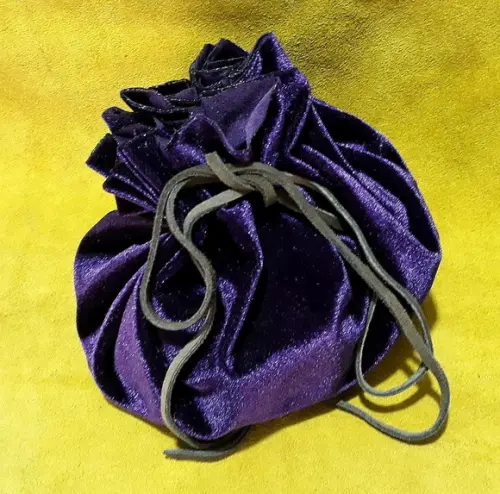 Saquinho Veludo Roxo Liso 45cm