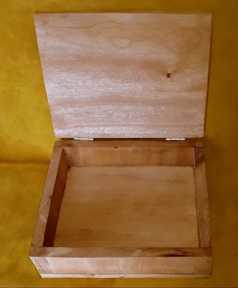 SPELLBOX / CAIXA DE MADEIRA ENTALHADA RUNA 28X10X30