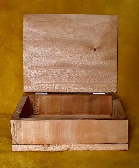SPELLBOX / CAIXA DE MADEIRA ENTALHADA RUNA 28X10X30