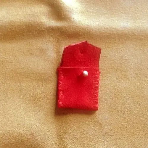 Saquinho Patuá em Couro Vermelho 3,5 cm x 4cm
