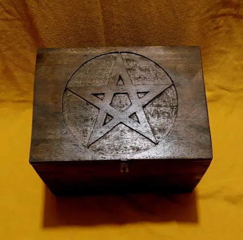 Spellbox / Caixa de Madeira Pentagrama Entalhado 30x30x40