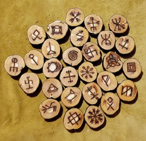 Talismãs Rúnicos de Laranjeira - 28 Peças