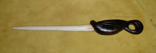 Varinha de Cedro Estilizada 40cm