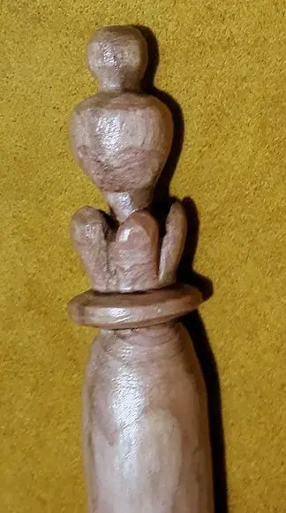 Varinha Entalhada de Oliveira 40cm