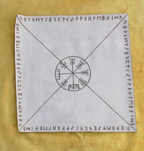 Mandala Runica em Couro para Leitura 40cm x 40cm