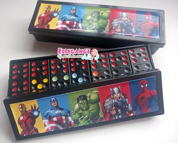 Dominó os Vingadores